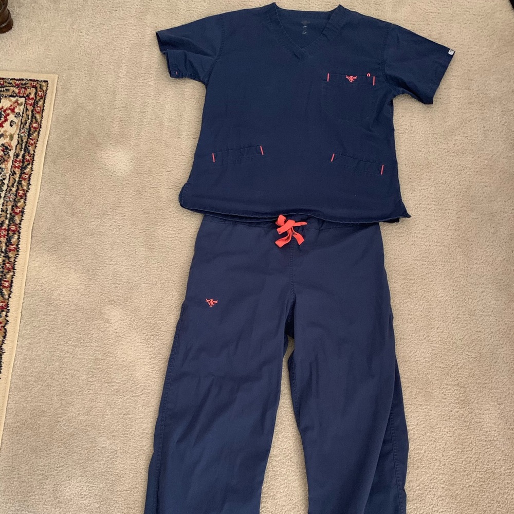 Scrub set